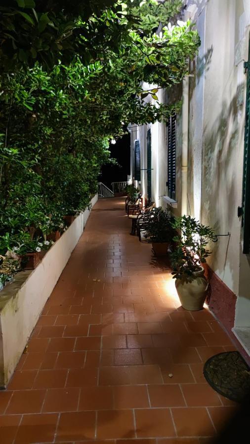 Hotel Golfo Azzurro Capoliveri  Exterior photo
